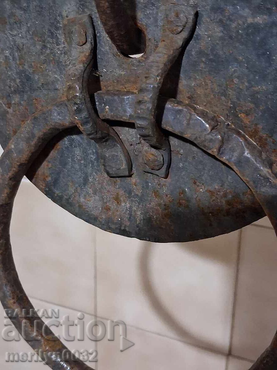 Feronerie pentru poartă veche, zăvor, inele țigănești, fier forjat - 7 Feronerie pentru poartă veche, zăvor, inele țigănești, fier forjat - 7