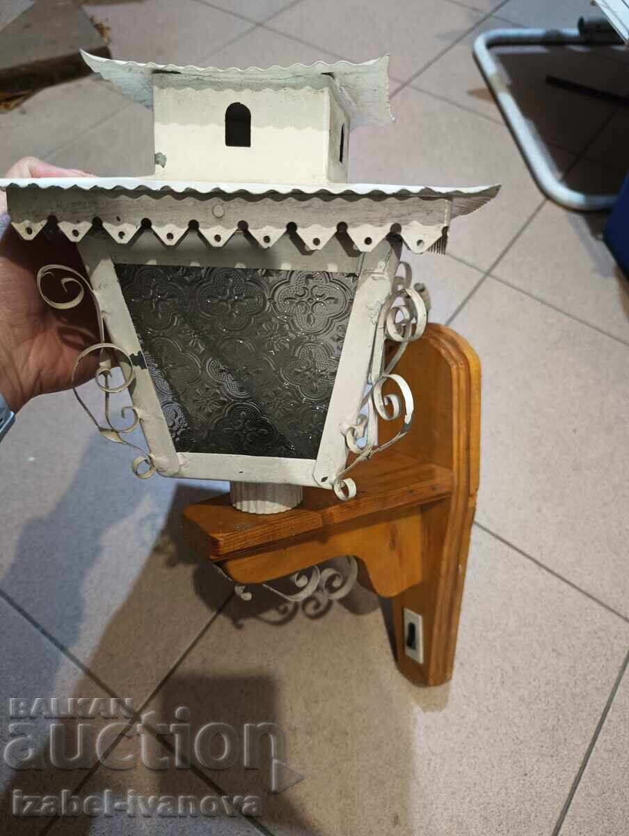 Felinar vintage din metal și lemn cu preț € 5.00 | 9.78 BGN