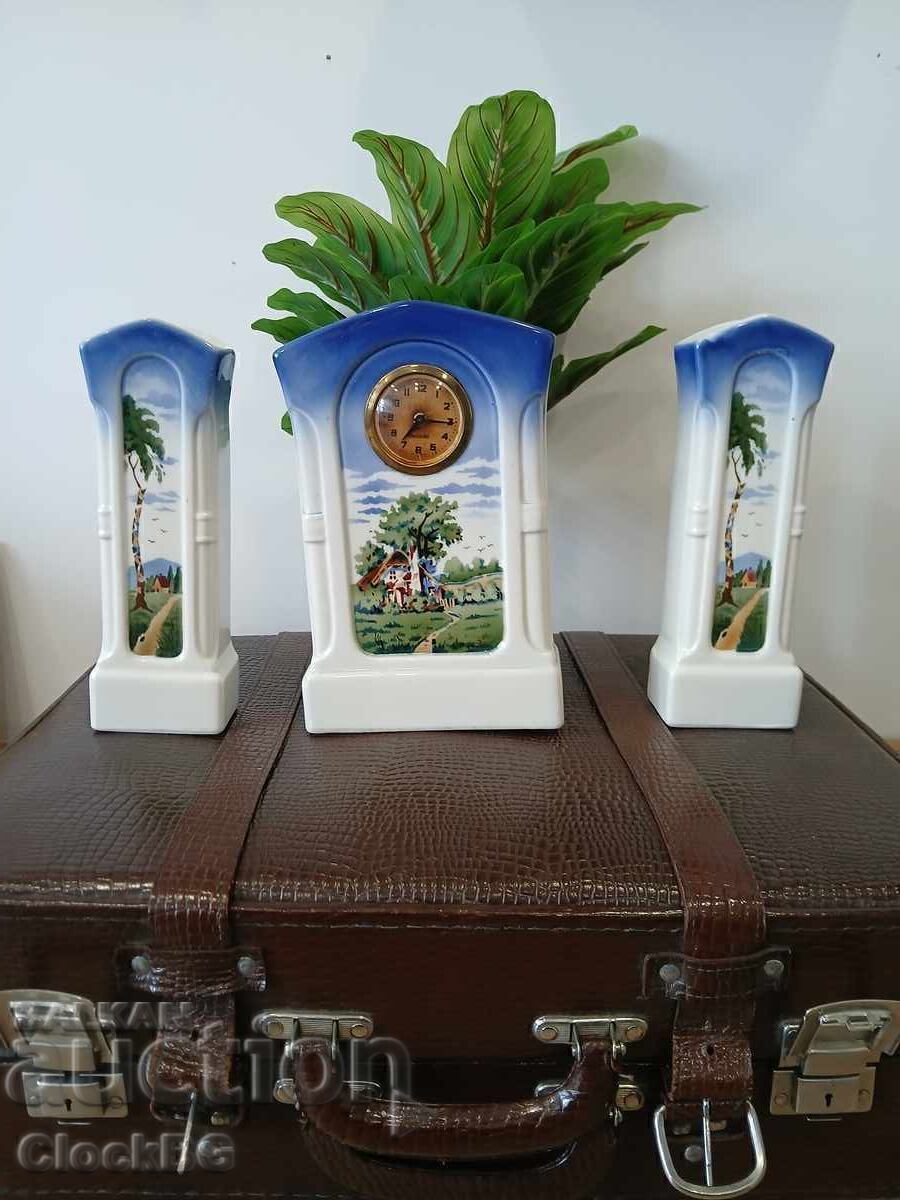 Vintage ceramic clock set with matching decorative vases ️ Vintage ceramic clock set with matching decorative vases ️