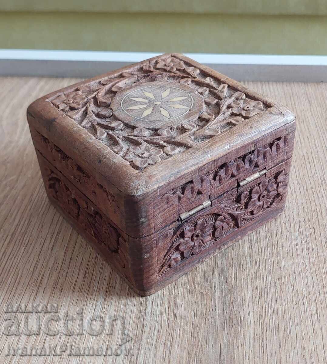 Cutie sculptată în lemn pentru cunoscători - 5