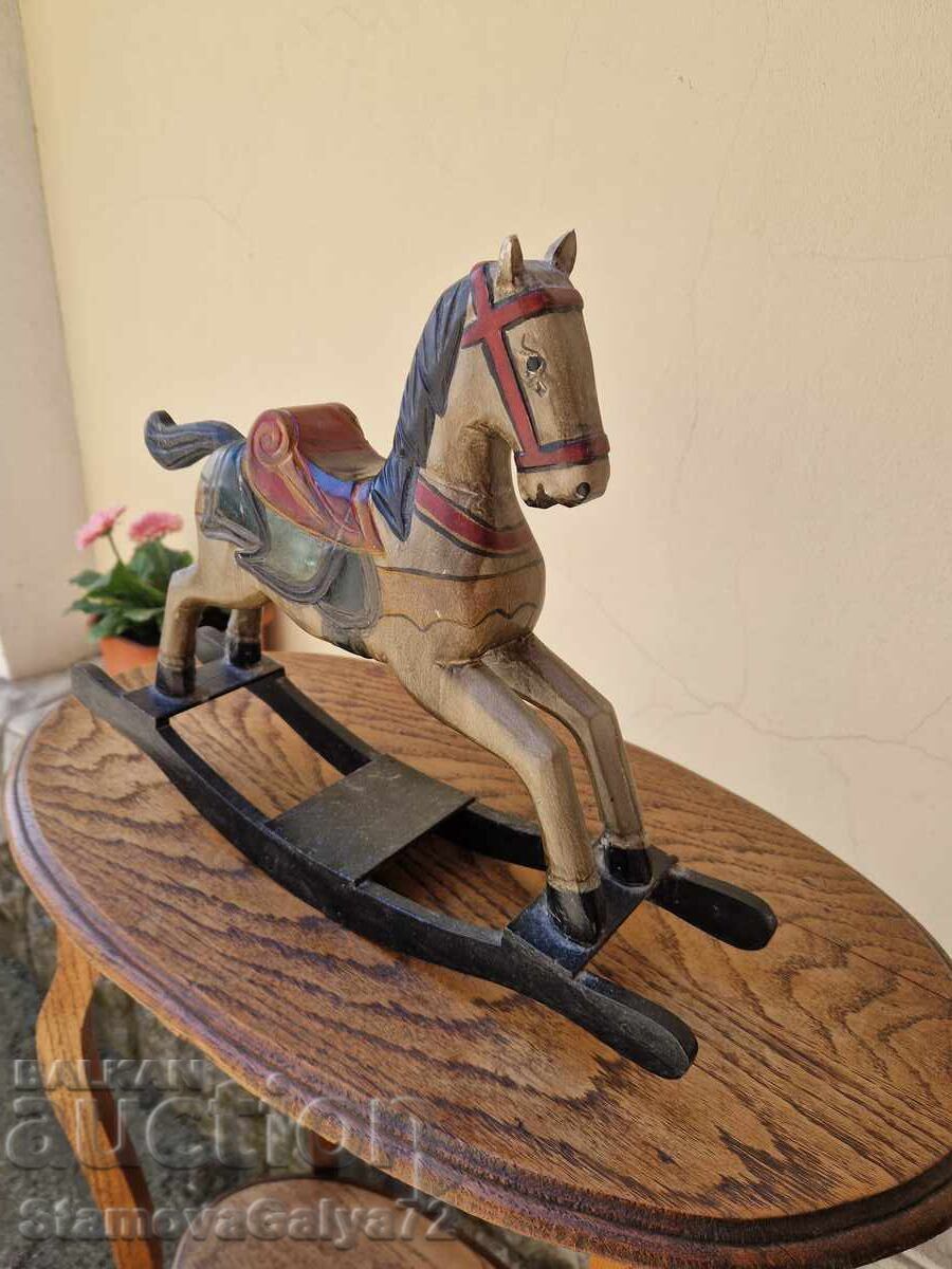 Delivery of Beautiful antique English wooden toy figure statue Delivery of Beautiful antique English wooden toy figure statue