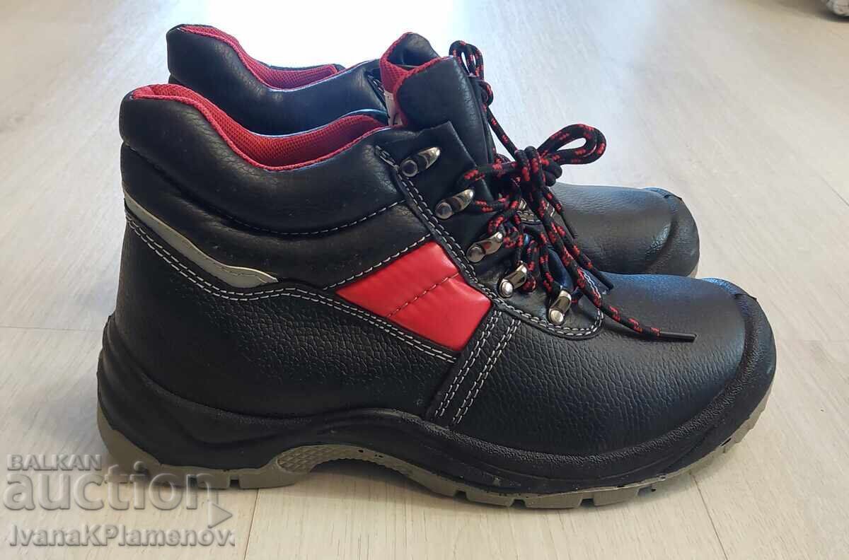 Pantofi bărbați noi mărimea 44 cu preț € 15.00 | 29.34 BGN
