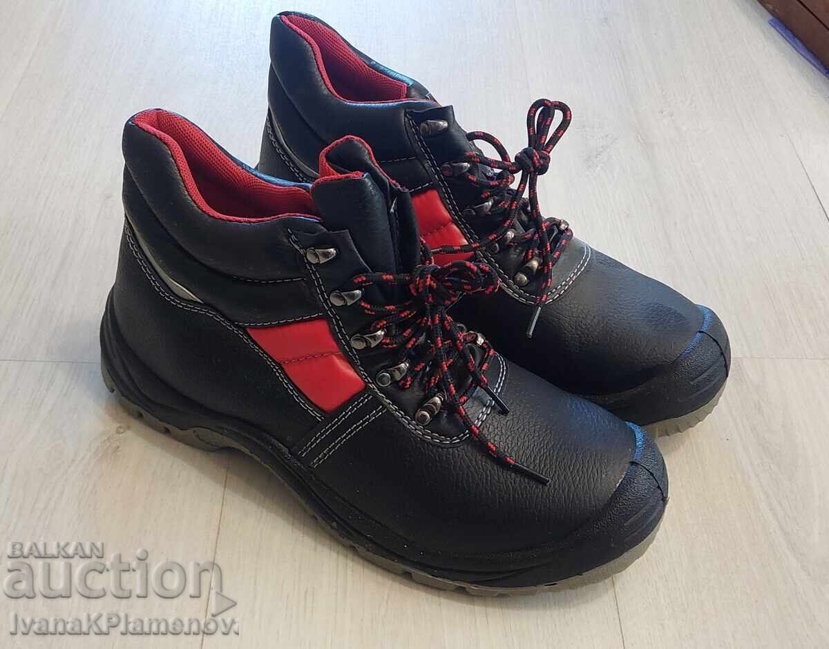New men's shoes size 44