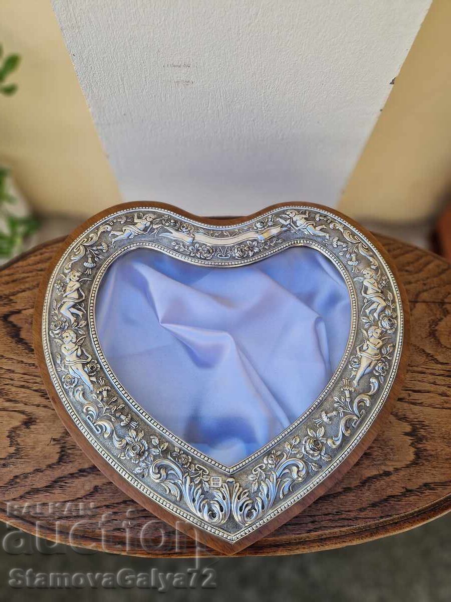 Cutie unică din lemn cu feronerie din argint
