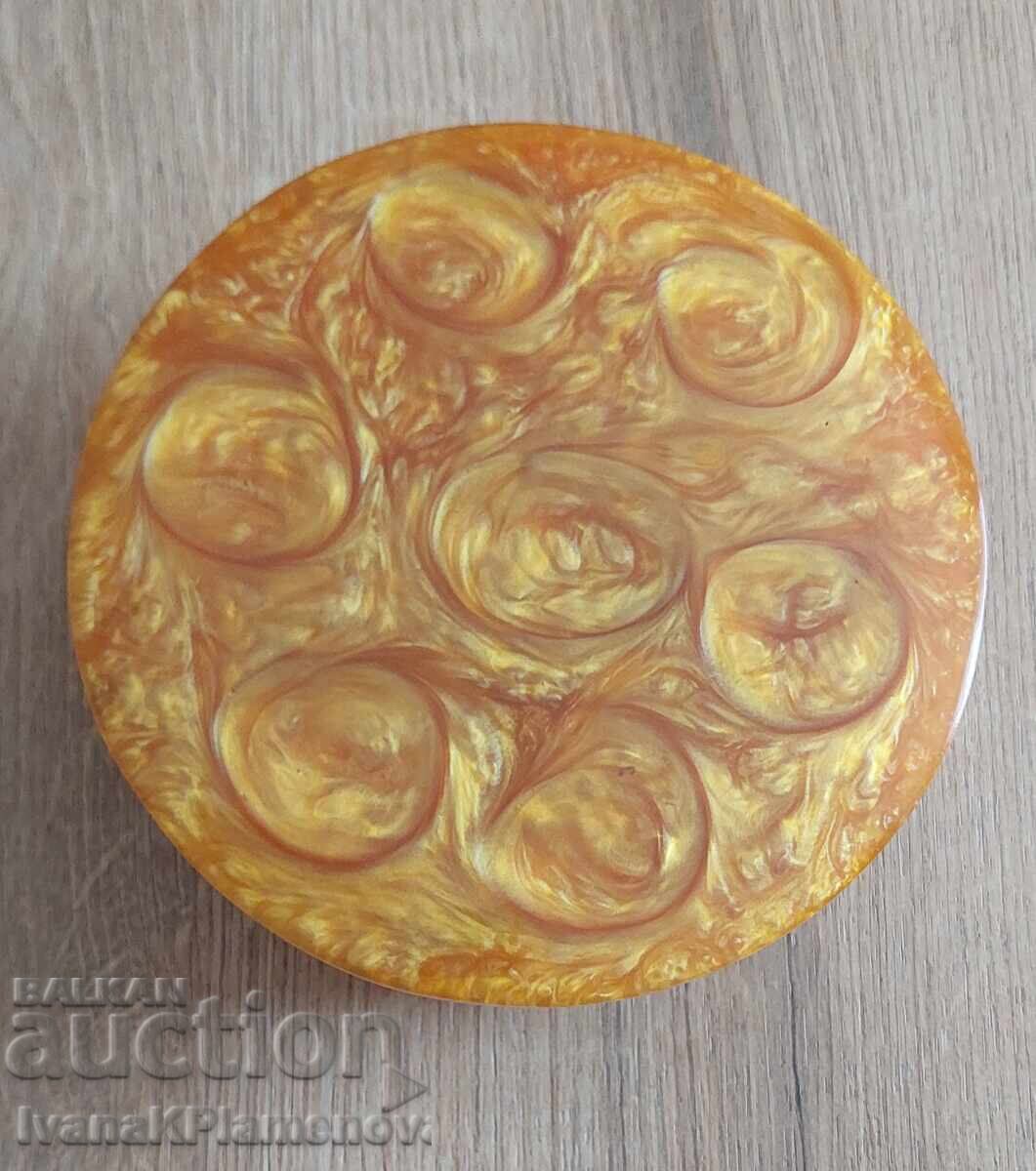 Auction  Vintage Catalin jewelry box for collectors