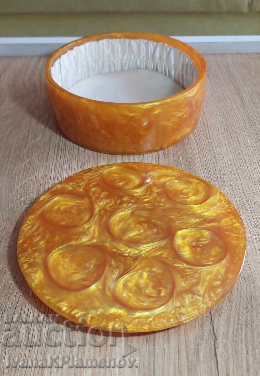 Vintage Catalin jewelry box for collectors - 5