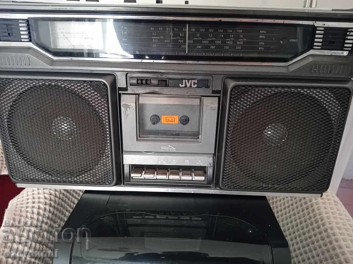 Radio cassette player. JVC RC 636L