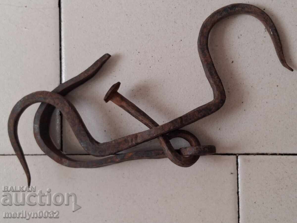 Licitație Cârlig antic din fier forjat, cârlig dublu