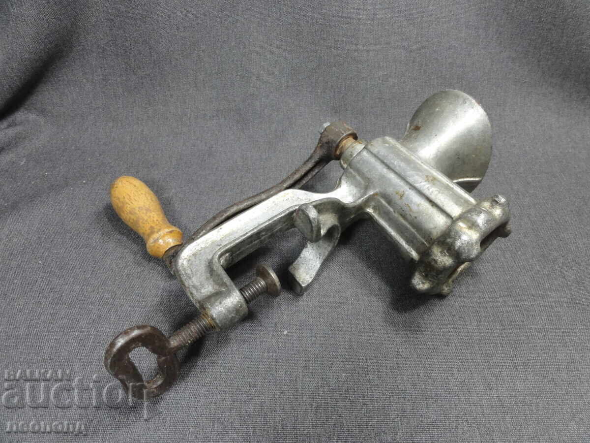 Auction  BZC VINTAGE RETRO MEAT GRINDER MEAT MINCER B.M.E. 5