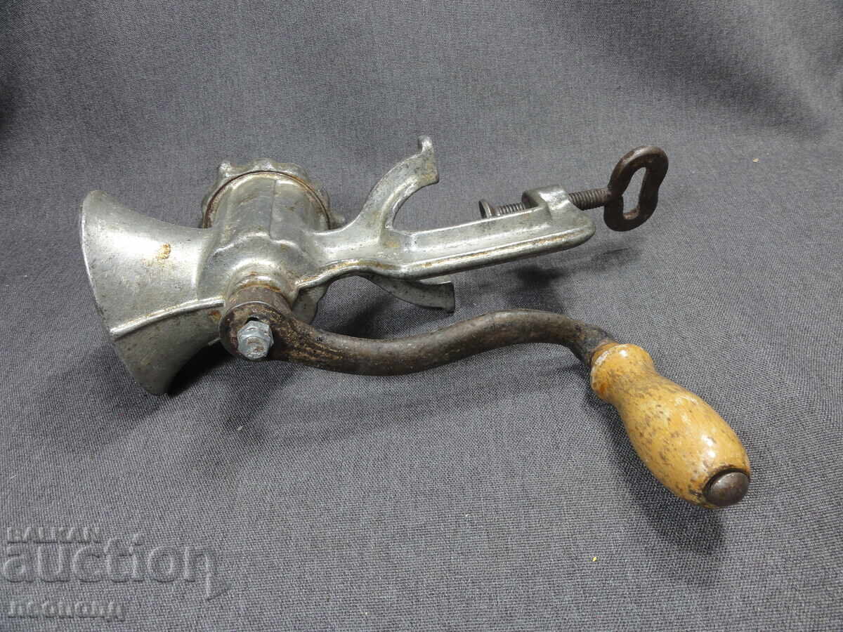 Delivery of BZC VINTAGE RETRO MEAT GRINDER MEAT MINCER B.M.E. 5