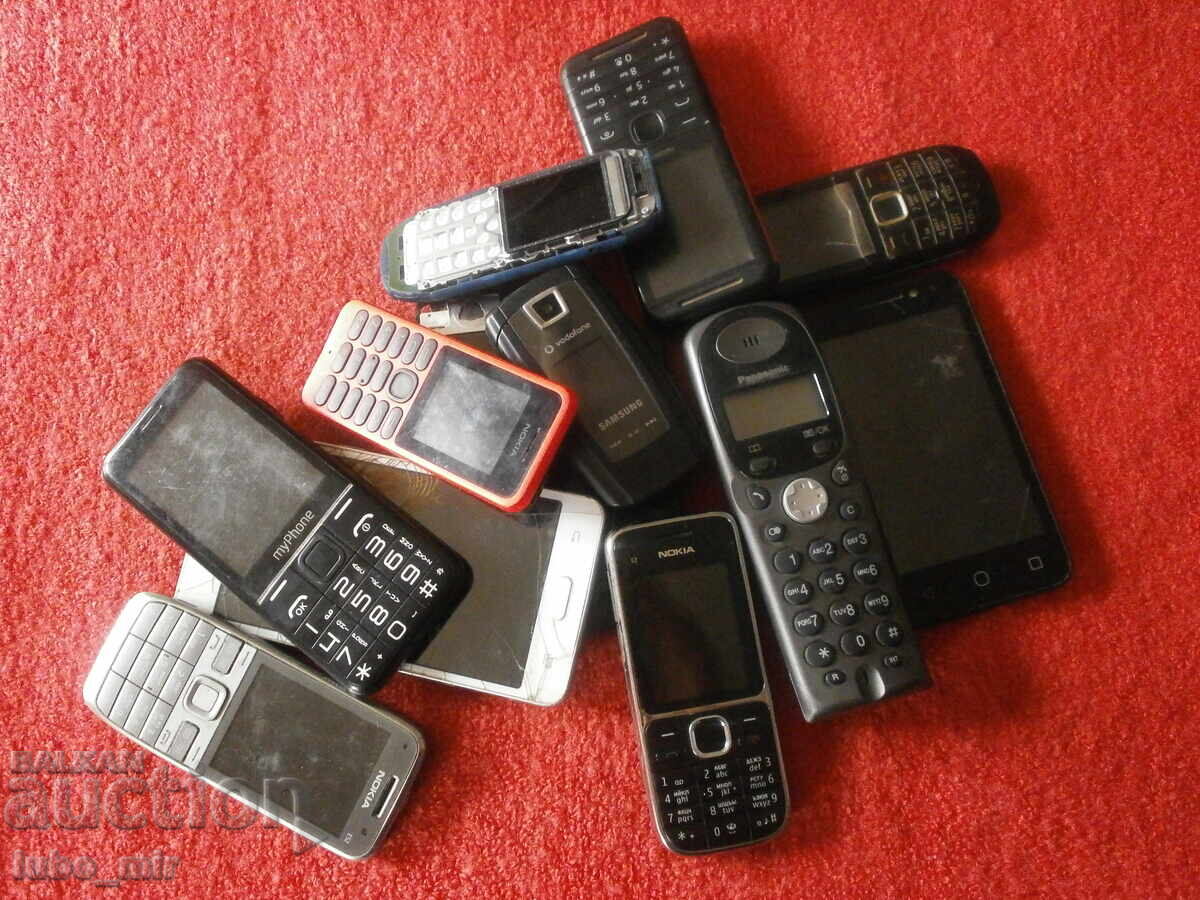 Auction  ELECTRONIC SCRAP - OLD PHONES