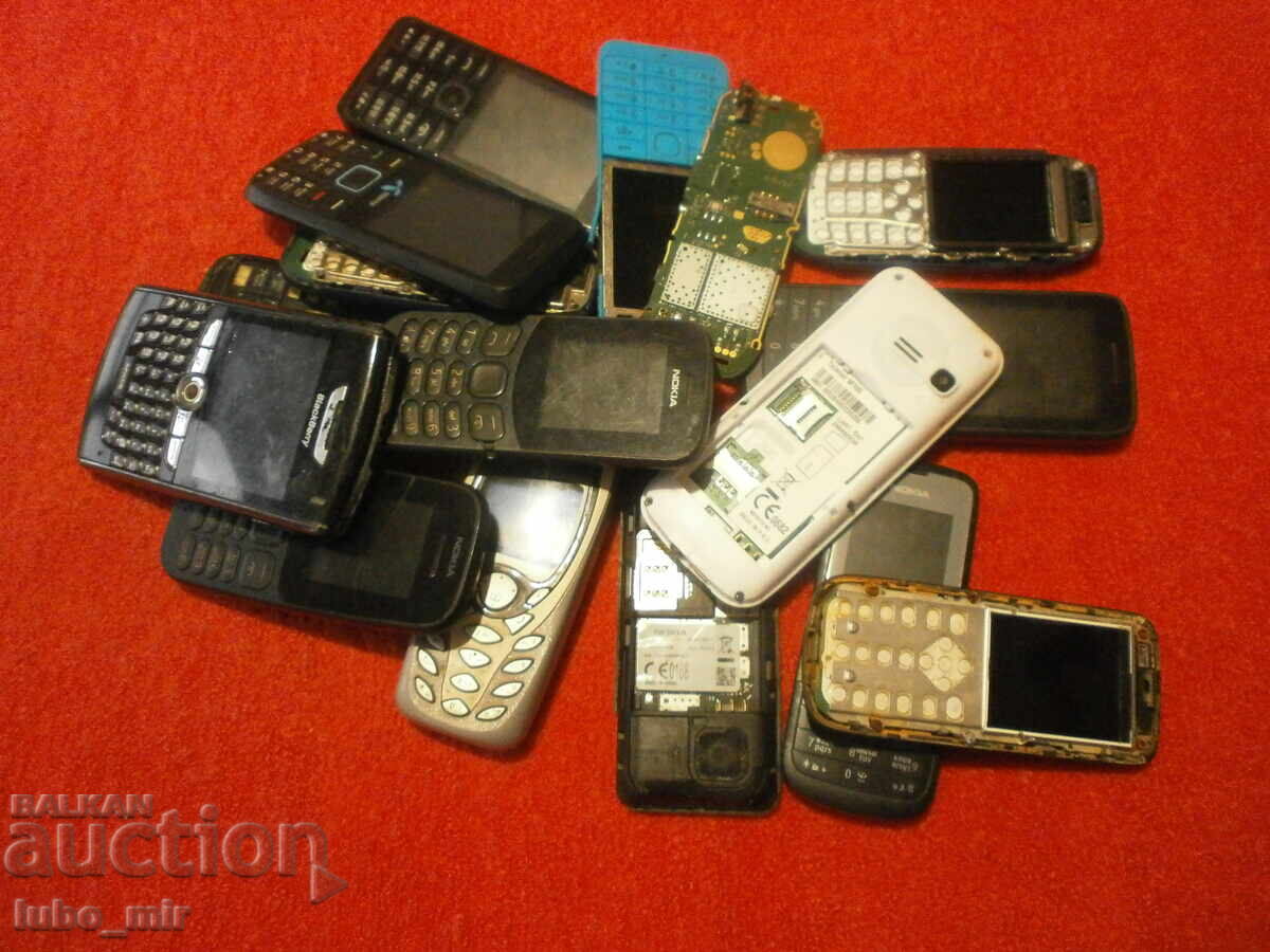 Auction  ELECTRONIC SCRAP - OLD PHONES