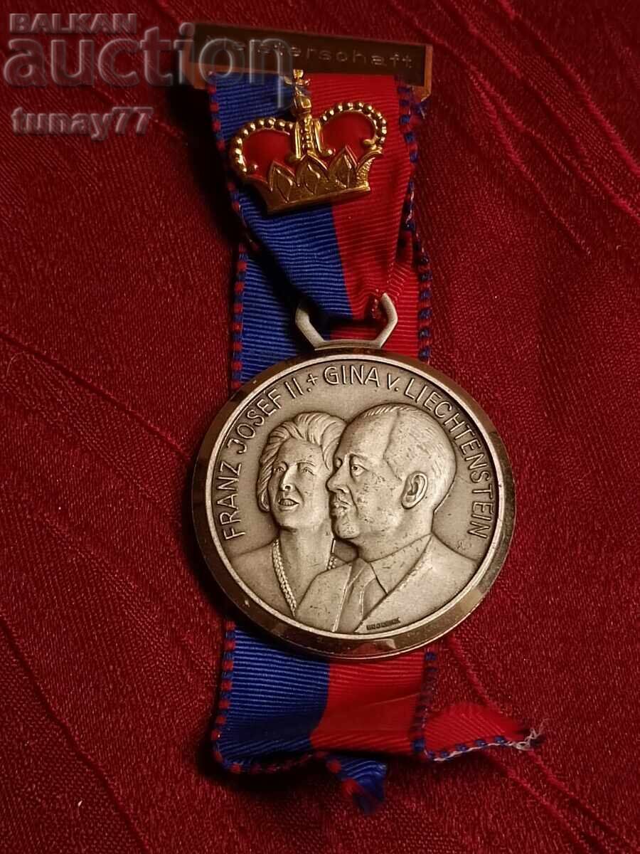 Medalie vintage ordin distincție premiu masivă și grea Medalie vintage ordin distincție premiu masivă și grea
