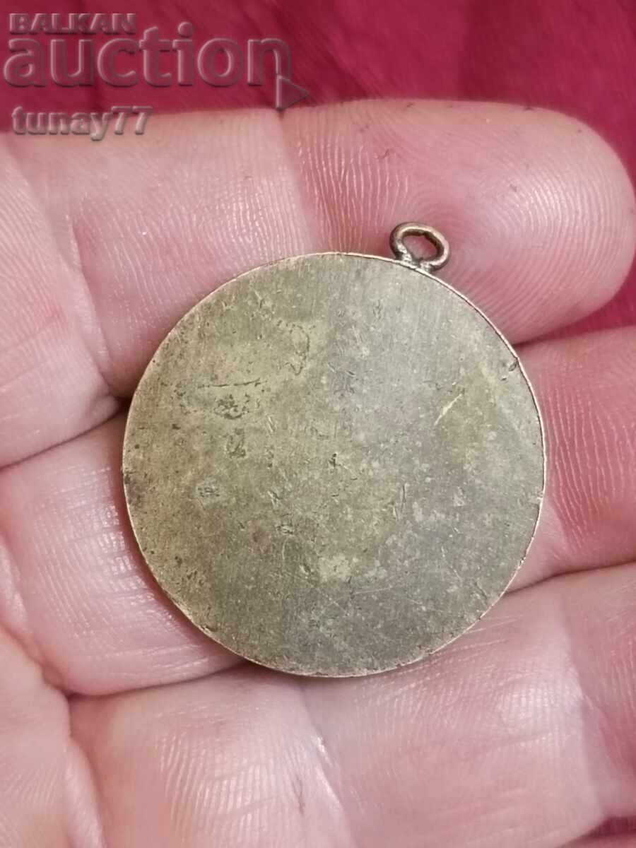 Medalie vintage ordin distincție premiu cu preț € 2.00 | 3.91 BGN Medalie vintage ordin distincție premiu cu preț € 2.00 | 3.91 BGN