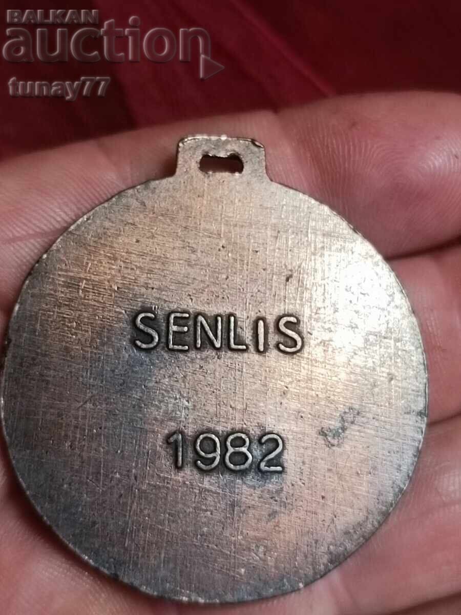 Medalie vintage ordin distincție premiu cu preț € 2.00 | 3.91 BGN Medalie vintage ordin distincție premiu cu preț € 2.00 | 3.91 BGN