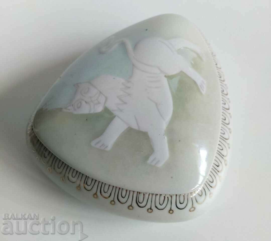 Auction  SOC BULGARIAN PORCELAIN JEWELRY BOX WITH LION CAP