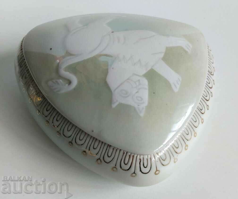 Delivery of SOC BULGARIAN PORCELAIN JEWELRY BOX WITH LION CAP