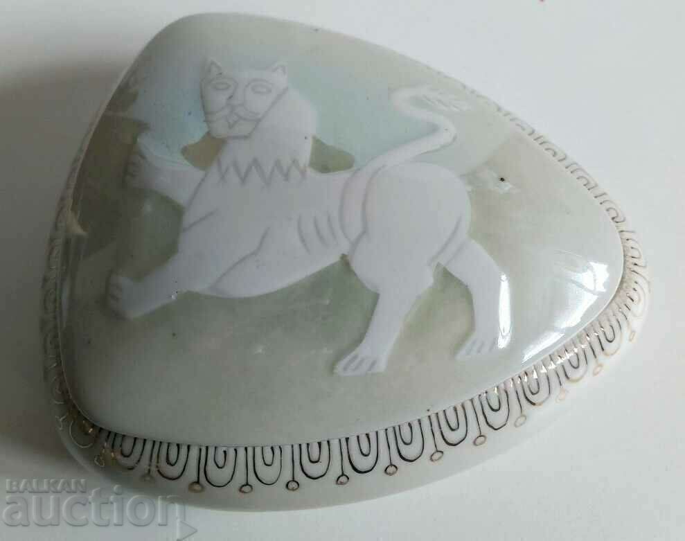 SOC BULGARIAN PORCELAIN JEWELRY BOX WITH LION CAP