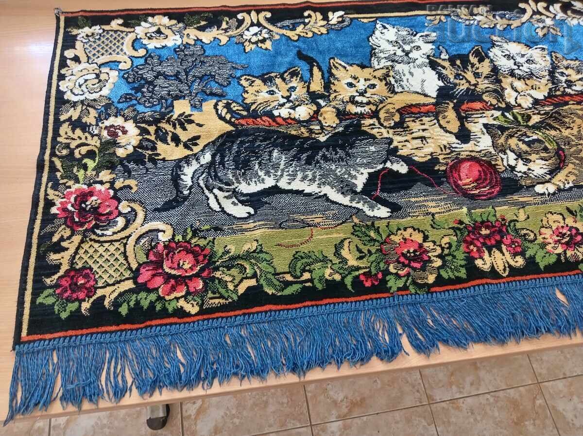 Licitație Covor vintage de perete din pluș cu pisici și pisicuțe