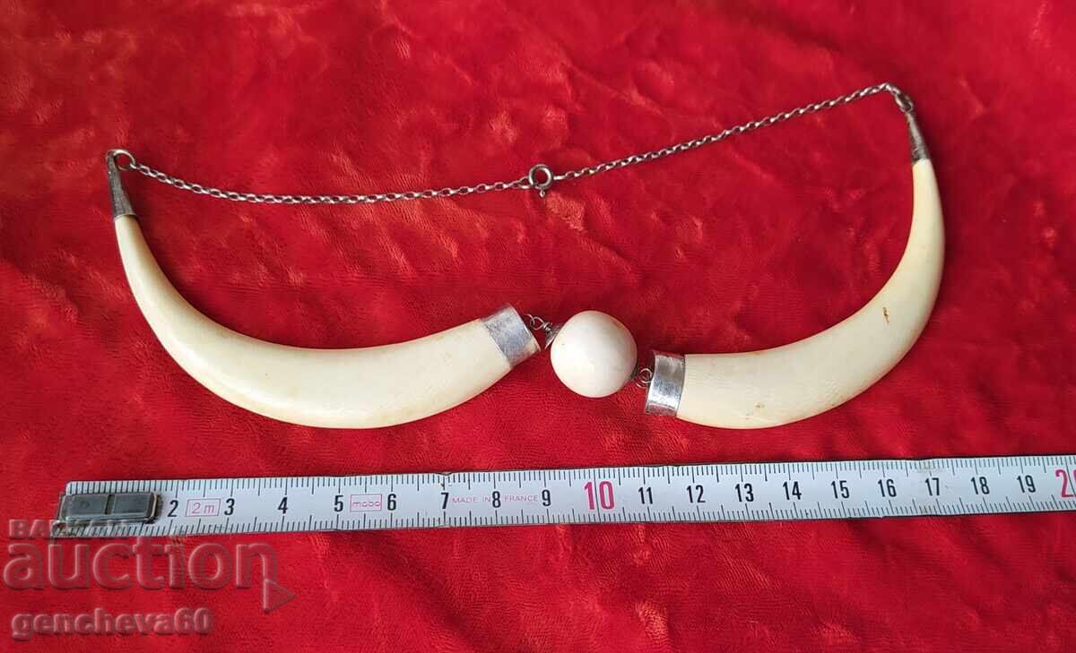 Delivery of Antique Art Deco style necklace - ivory, silver
