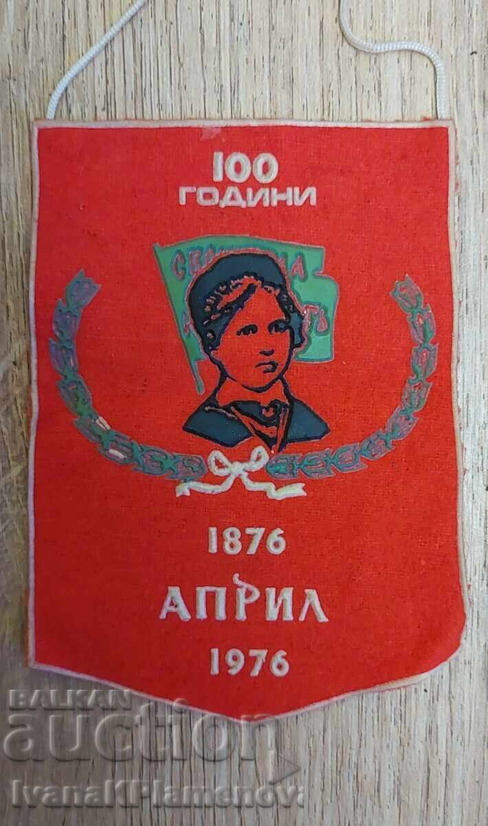 Delivery of Socialist-era flag for connoisseurs