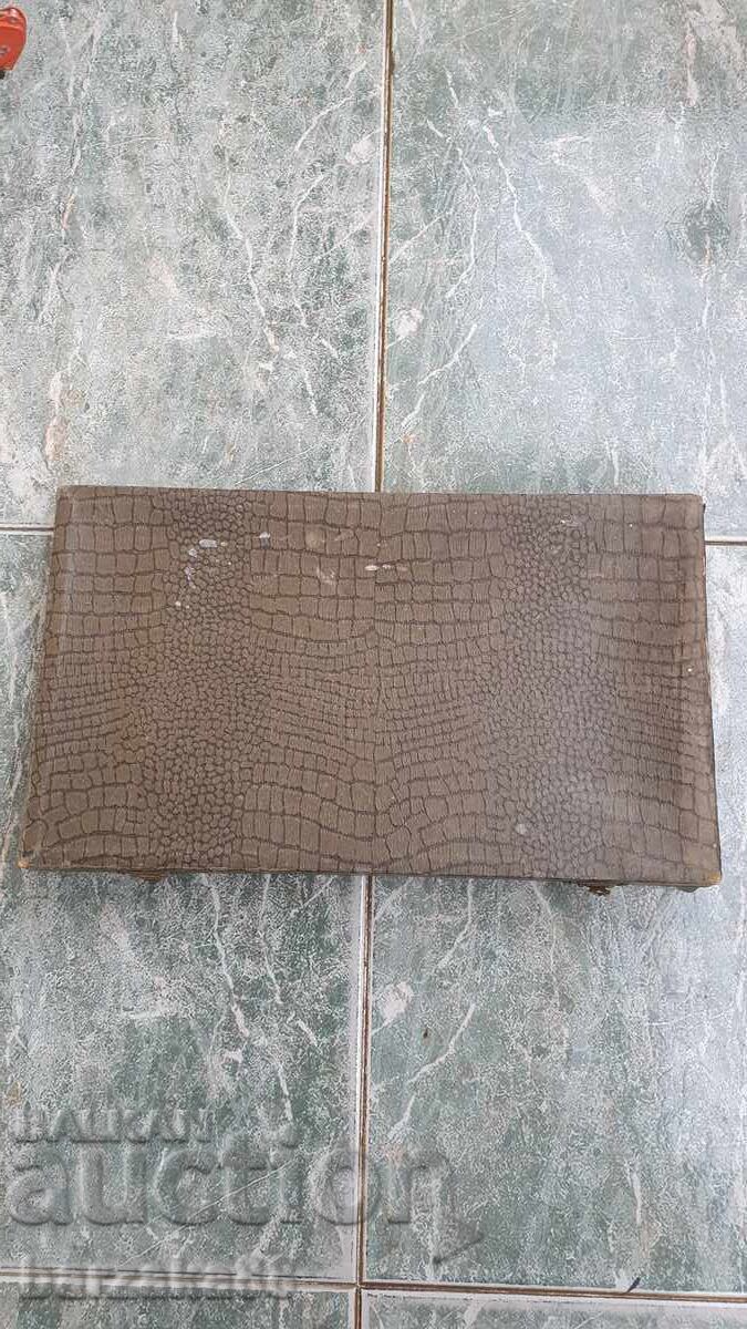 Cutie cu 12 piese tacâmuri vechi cu preț € 22.00 | 43.03 BGN