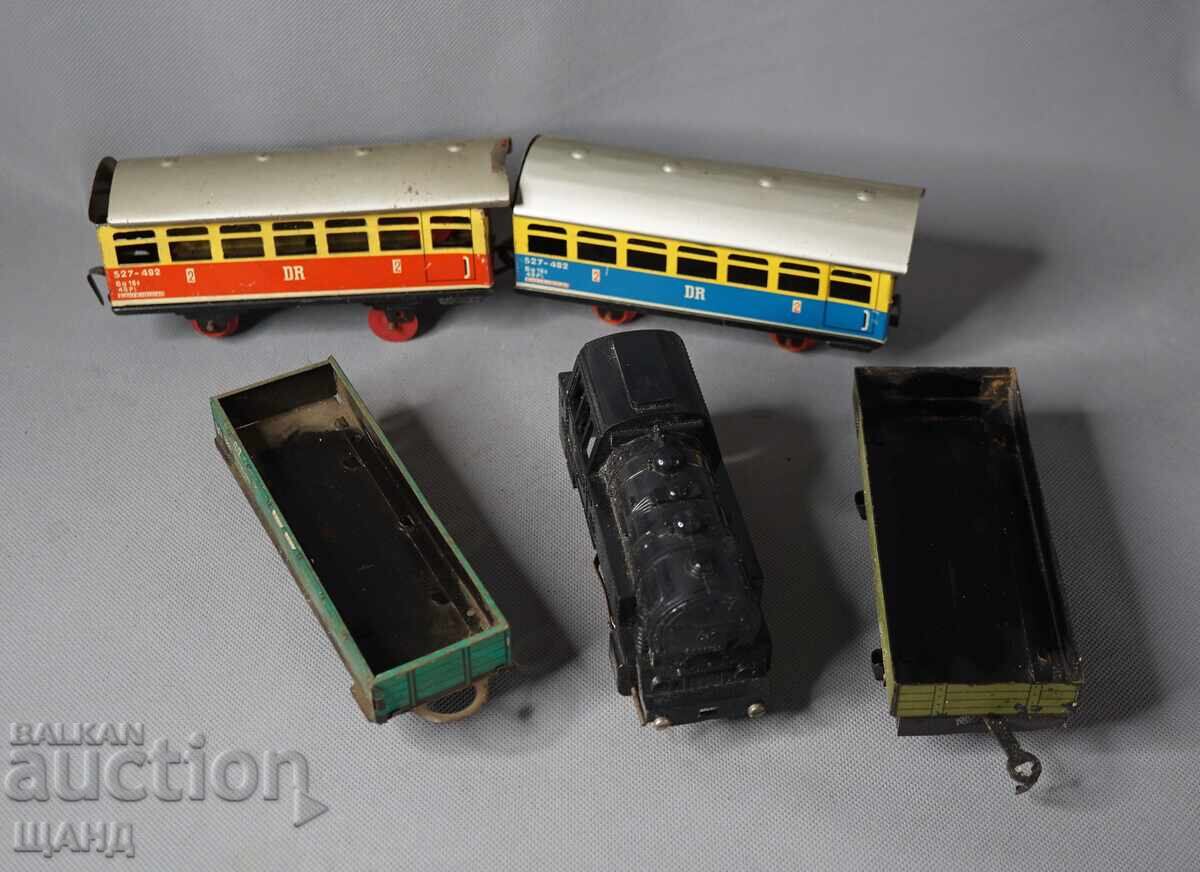 Lot de jucării metalice germane vechi pentru piese locomotivă, vagoane cu preț € 3.95 | 7.73 BGN