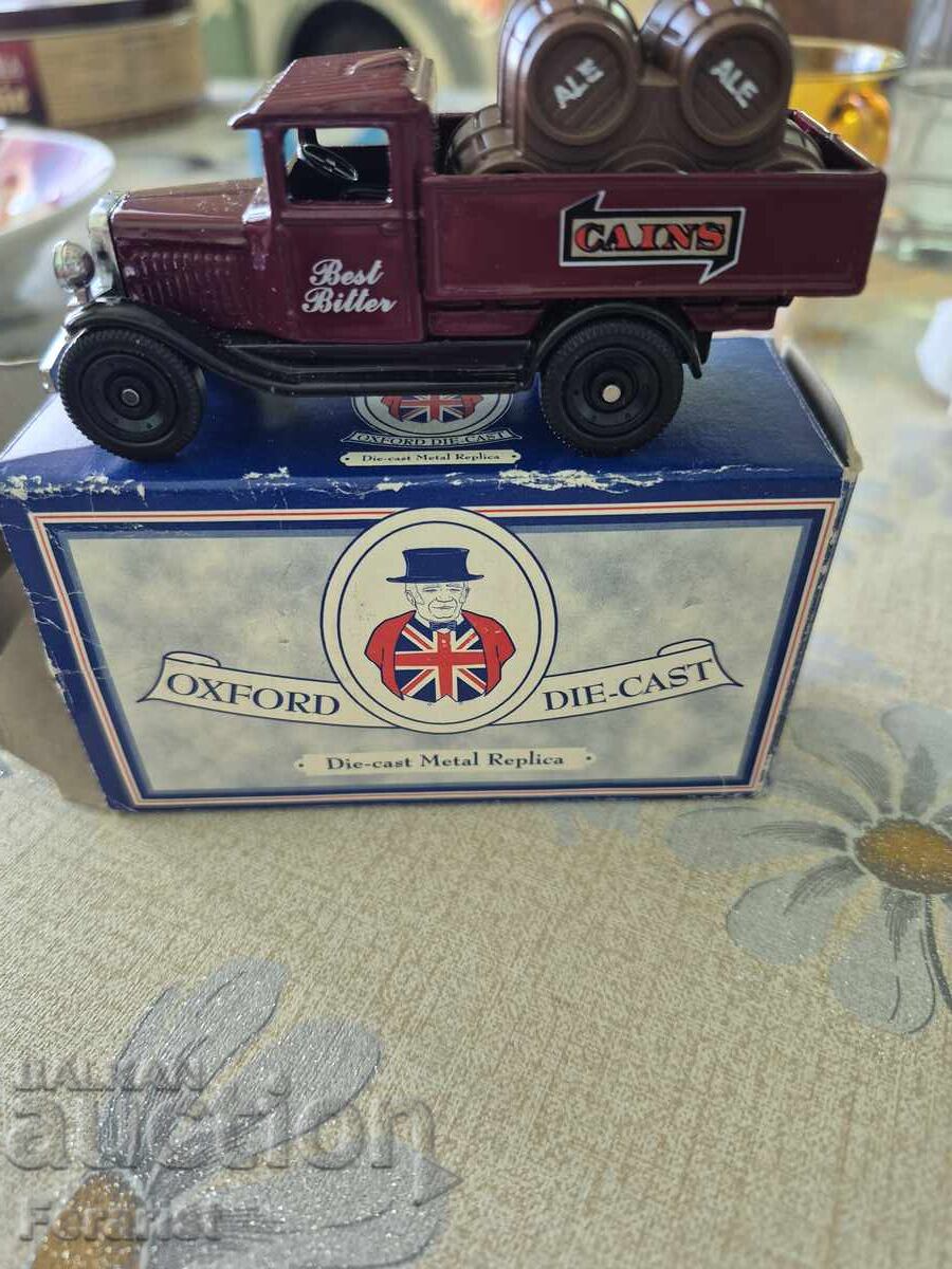 Mașinuțe și camionete, inclusiv Matchbox, la 15 euro bucata