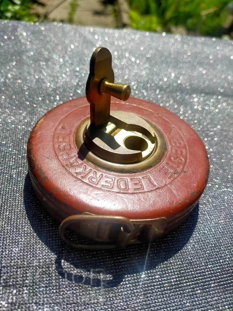 Licitație ruletă veche din oțel
