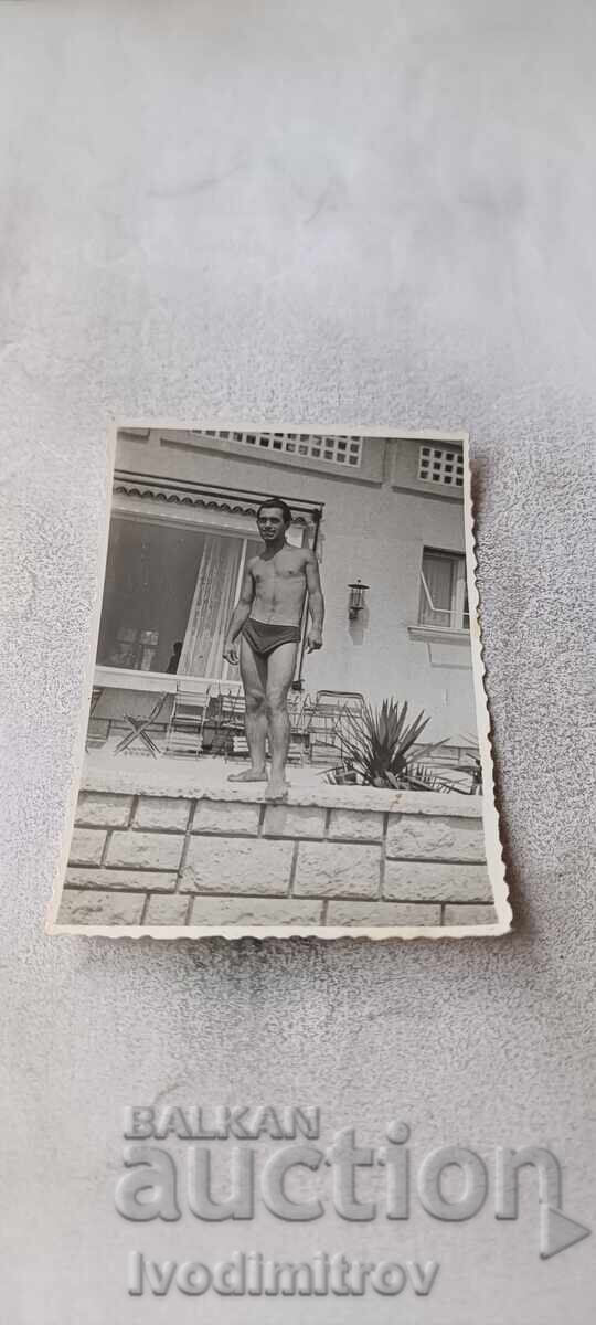 Снимка Бургас Мъж пред почивна станция 1960