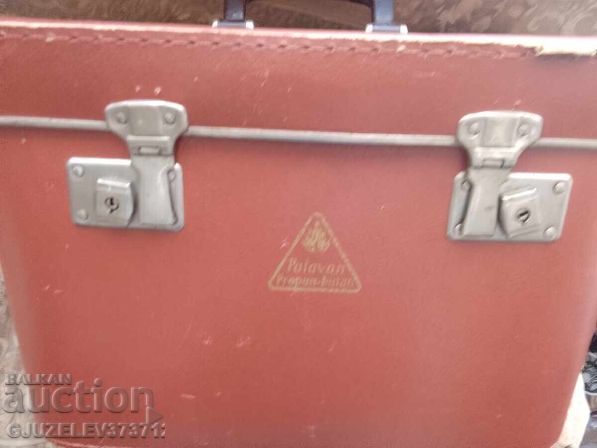 Ρετρό βαλίτσα, χρησιμοποιημένη για αποθήκευση Ρετρό βαλίτσα, χρησιμοποιημένη για αποθήκευση