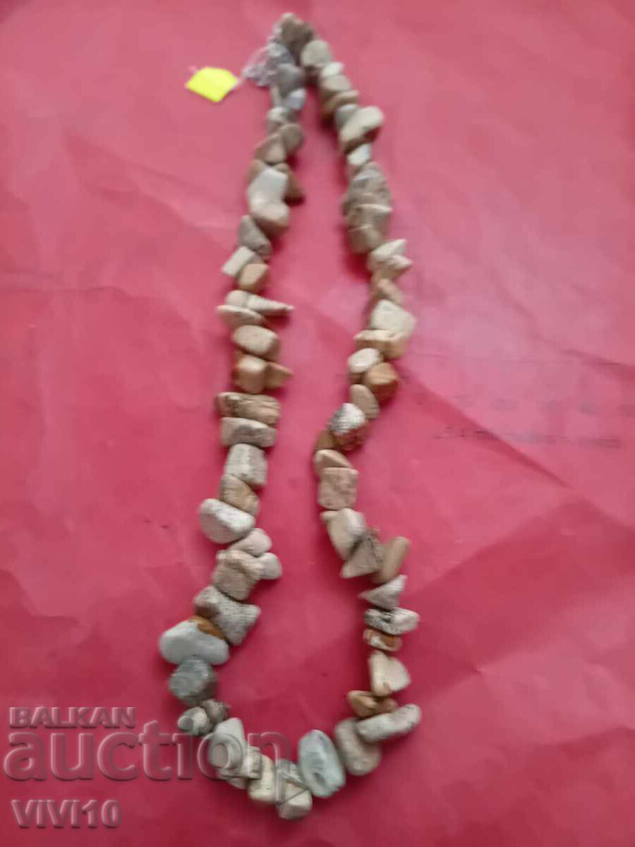 Colier vechi din jasp