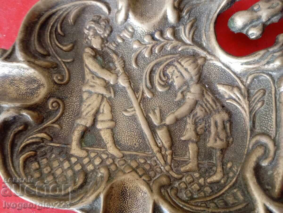 Delivery of Vintage cigar ashtray