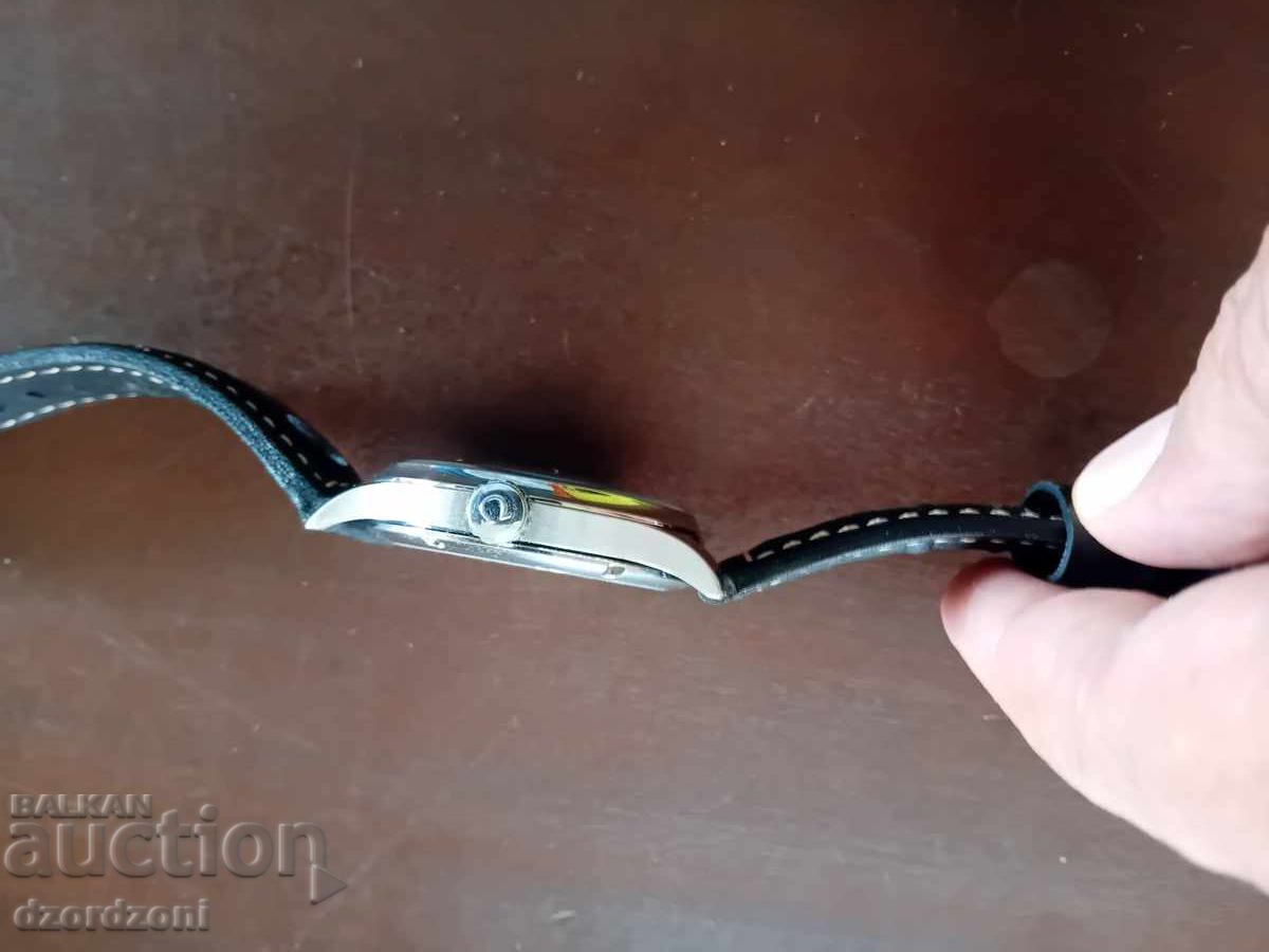 Доставка на Швейцарски часовник OMEGA