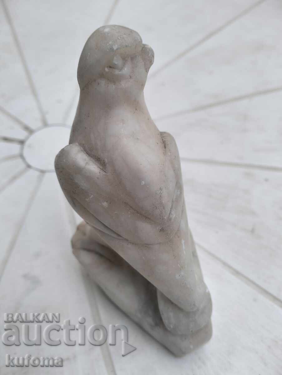 Vultur sculptat în marmură cu preț € 24.99 | 48.88 BGN