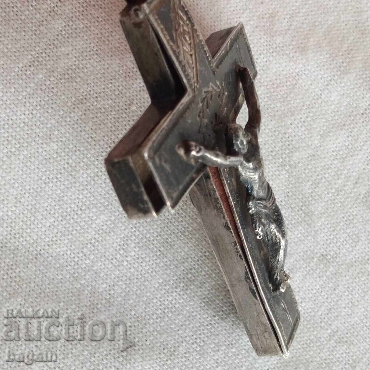 Cruce-relicvar din argint cu preț € 70.00 | 136.91 BGN