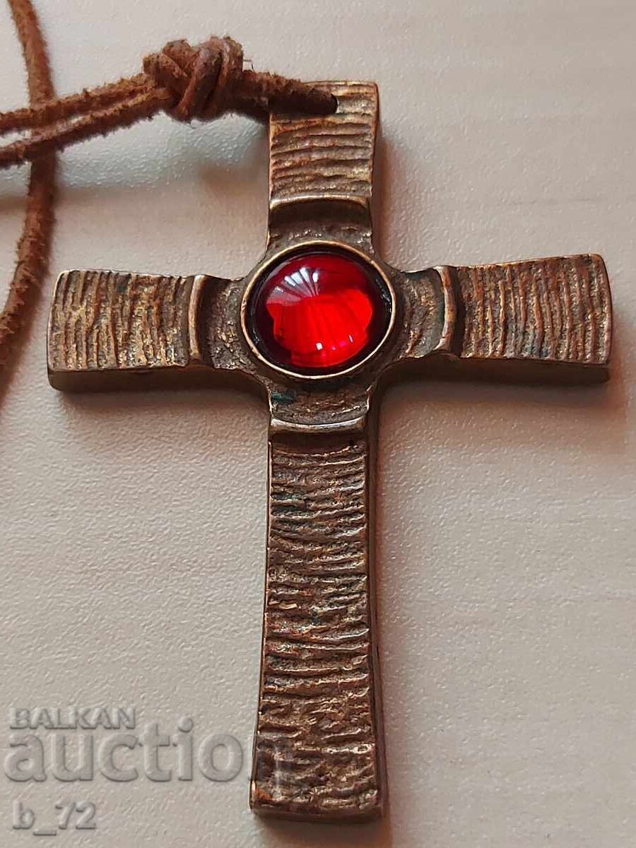 Cruce masivă de bronz, medalion Cruce masivă de bronz, medalion