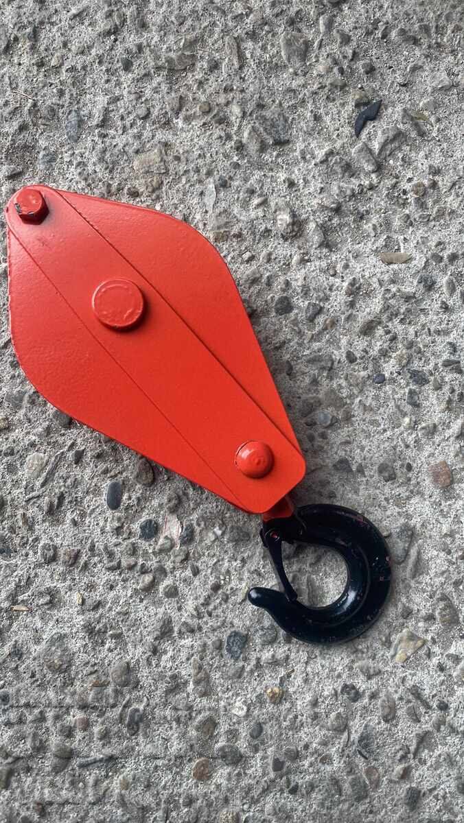 Construction pulley, enclosed Construction pulley, enclosed
