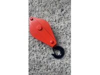 Construction pulley, enclosed