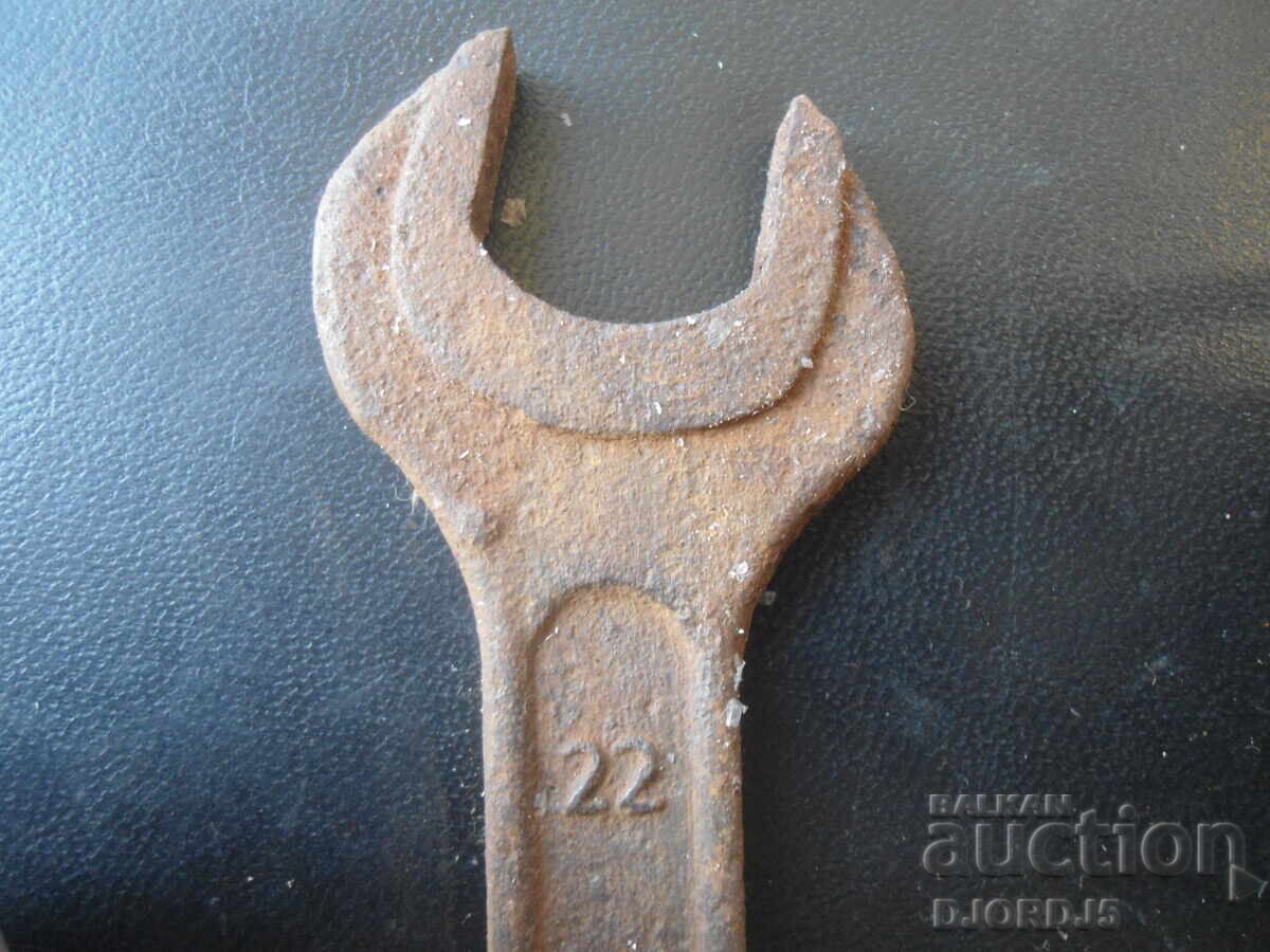 Auction  Star wrench 19-22