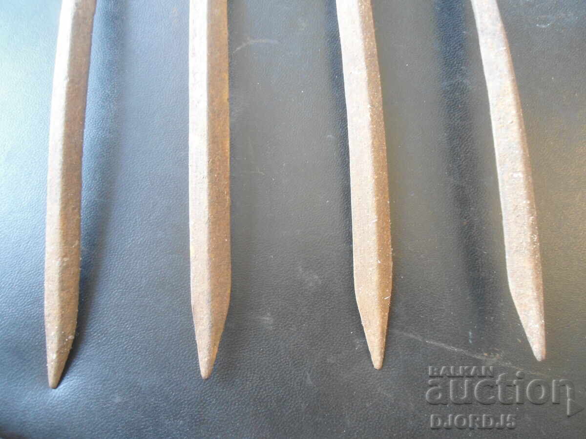 Livrarea Unealtă agricolă veche, furcă Livrarea Unealtă agricolă veche, furcă