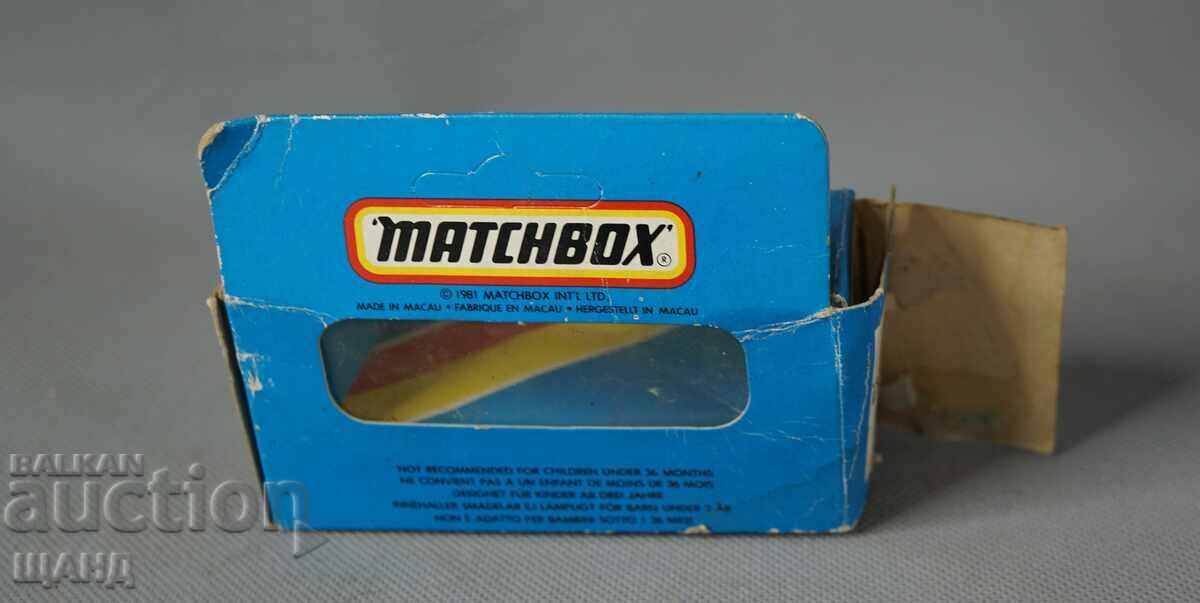 Licitație MATCHBOX PONTIAC Cutie pentru mașinuță metalică de jucărie Licitație MATCHBOX PONTIAC Cutie pentru mașinuță metalică de jucărie