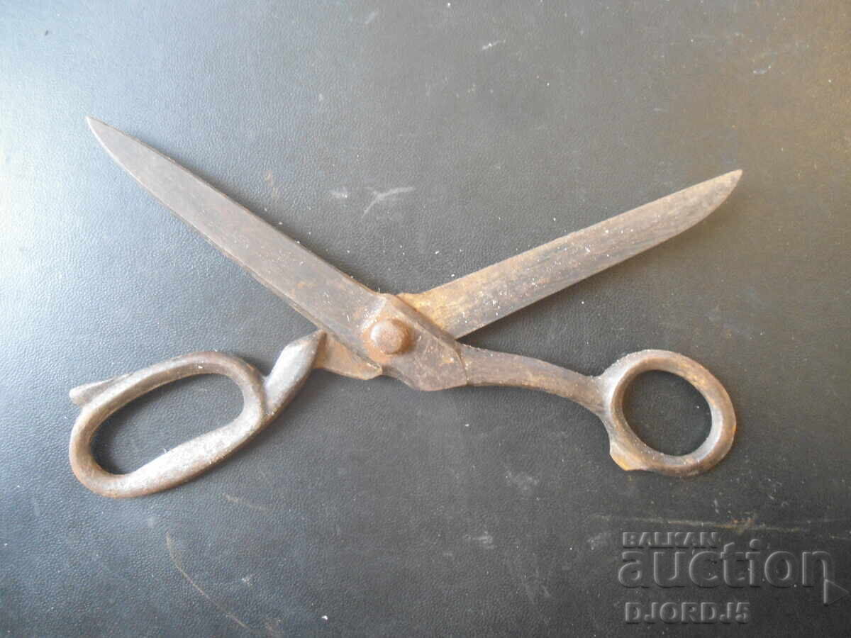 Auction  Old scissors