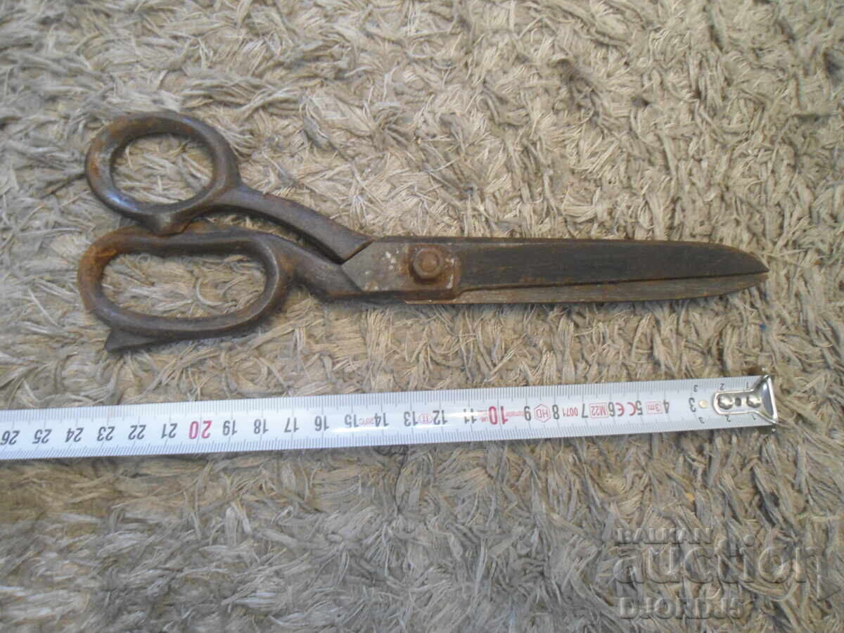 Delivery of Old scissors