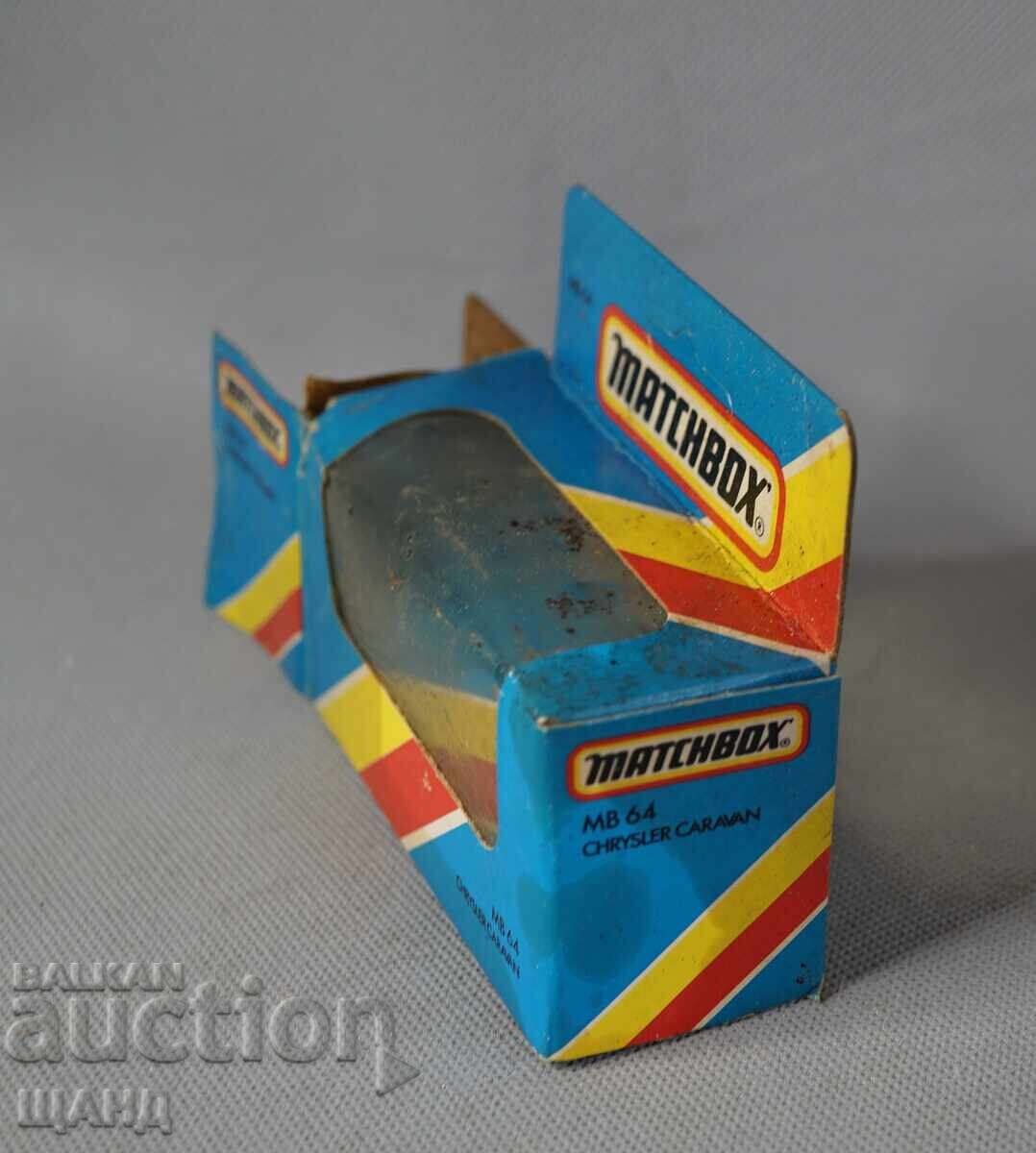 MATCHBOX CHRYSLER CARAVAN Cutie pentru mașinuță metalică cu preț € 5.45 | 10.66 BGN MATCHBOX CHRYSLER CARAVAN Cutie pentru mașinuță metalică cu preț € 5.45 | 10.66 BGN