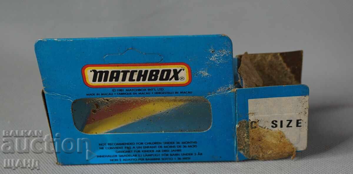Licitație MATCHBOX CHRYSLER CARAVAN Cutie pentru mașinuță metalică Licitație MATCHBOX CHRYSLER CARAVAN Cutie pentru mașinuță metalică