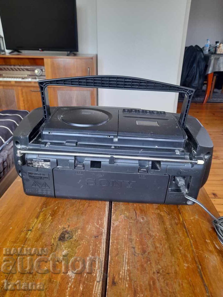 Delivery of Vintage radio, CD, cassette player Sony CFD-V10