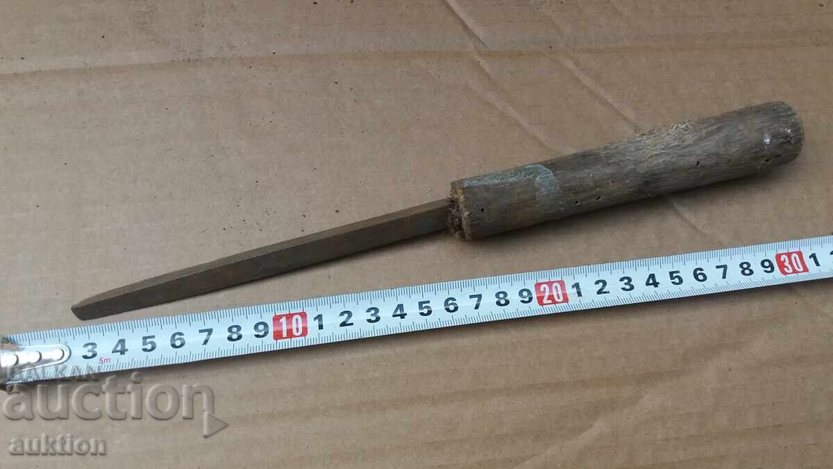 FERĂSTRĂU VECHI cu preț € 0.49 | 0.96 BGN