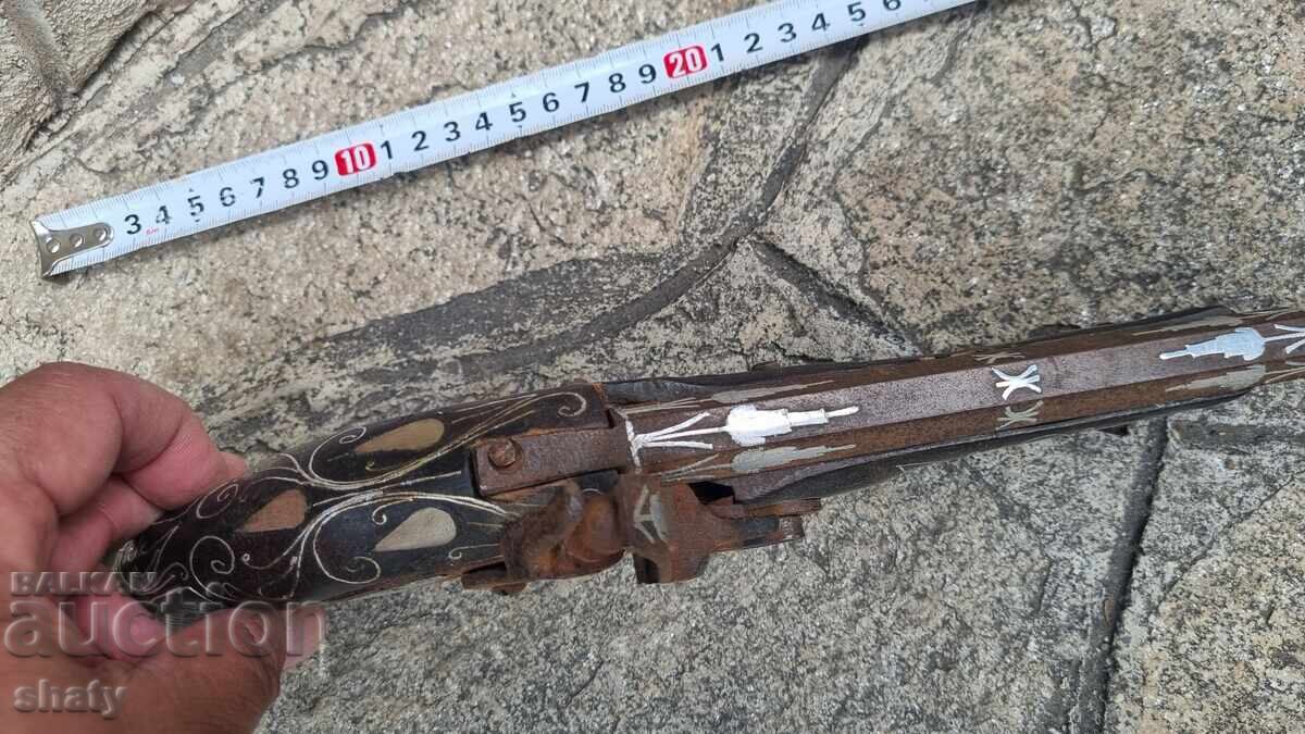 Delivery of Old flintlock pistol