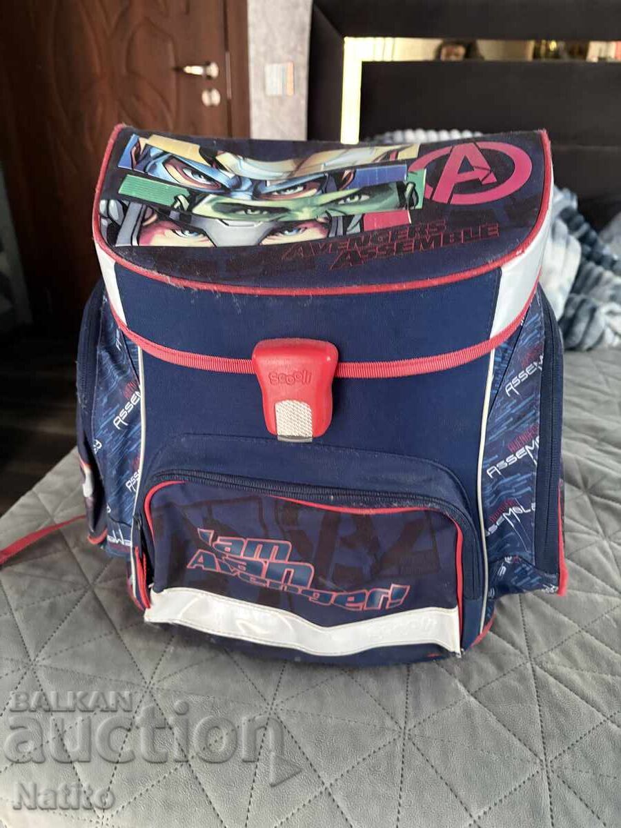 Uchenicheska ranitsa i kufar „Marvel“